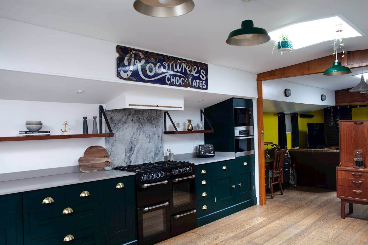 15 Beautiful Dark Green Kitchens - Inspiration and Ideas