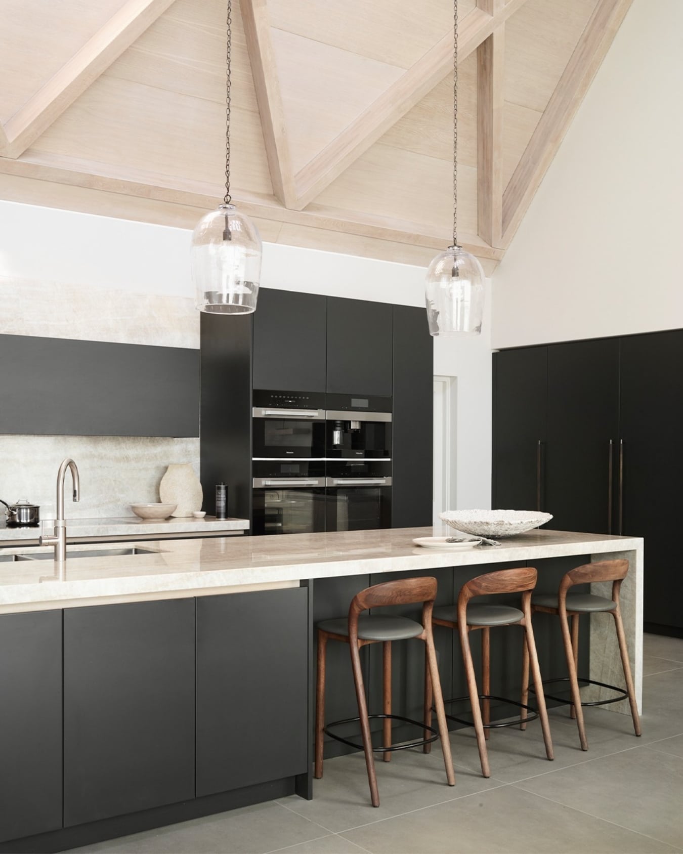 What Colour Goes With Grey Kitchen Units? - Expert Design Guide