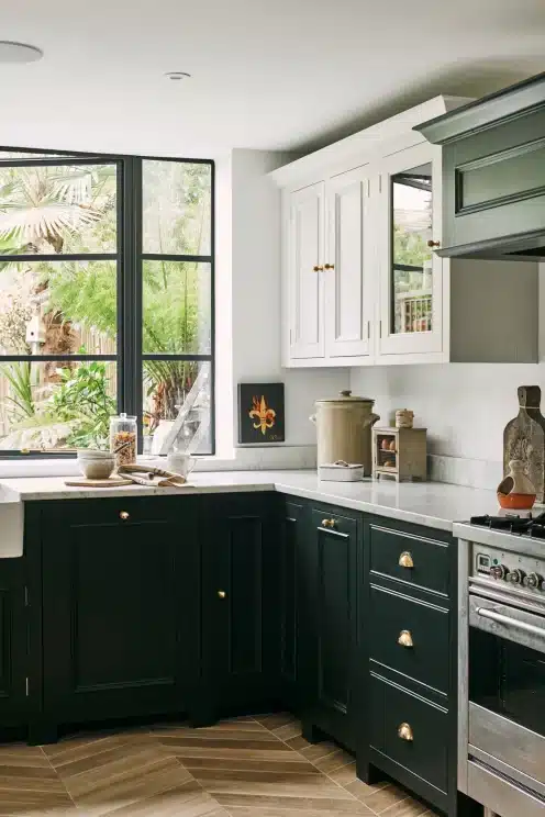 dark base light upper cabinets